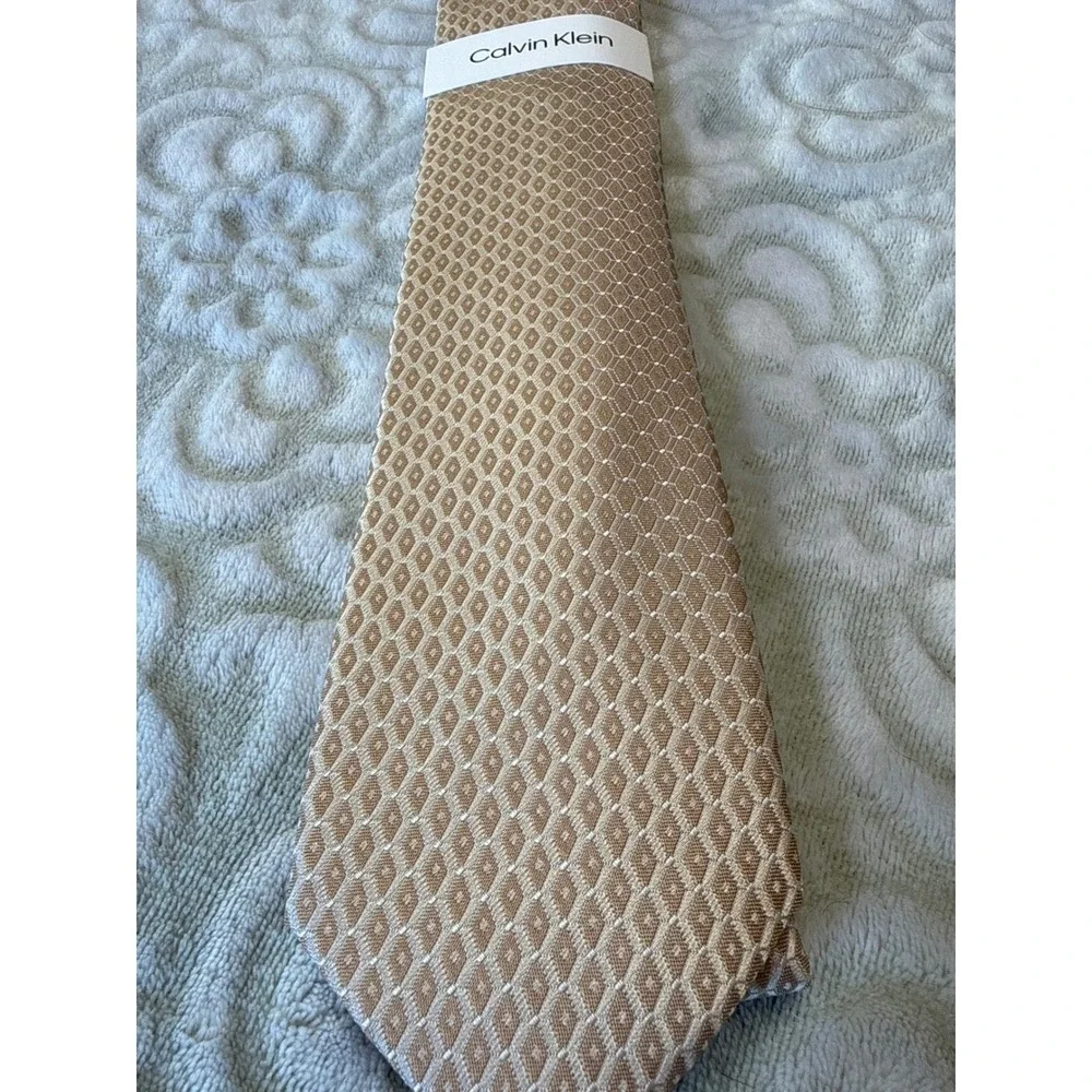 Calvin Klein Mens Gold Champagne Diamond Geometric Textured Necktie‎ Wedding NEW